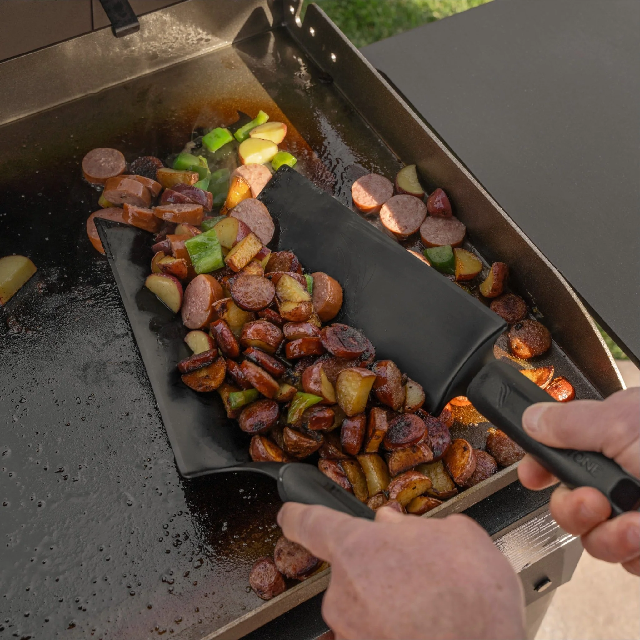 Exclusive - 28" Griddle with Hard Cover Bundle 8 Exclusive - 28" Griddle with Hard Cover Bundle