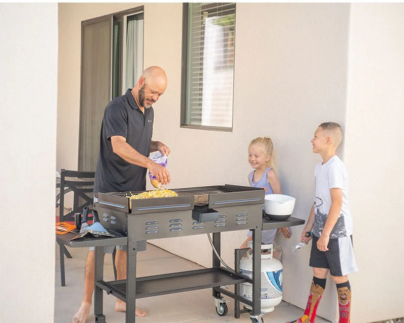 BLACKSTONE 36" GRIDDLE COOKING STATION 4 BLACKSTONE 36" GRIDDLE COOKING STATION