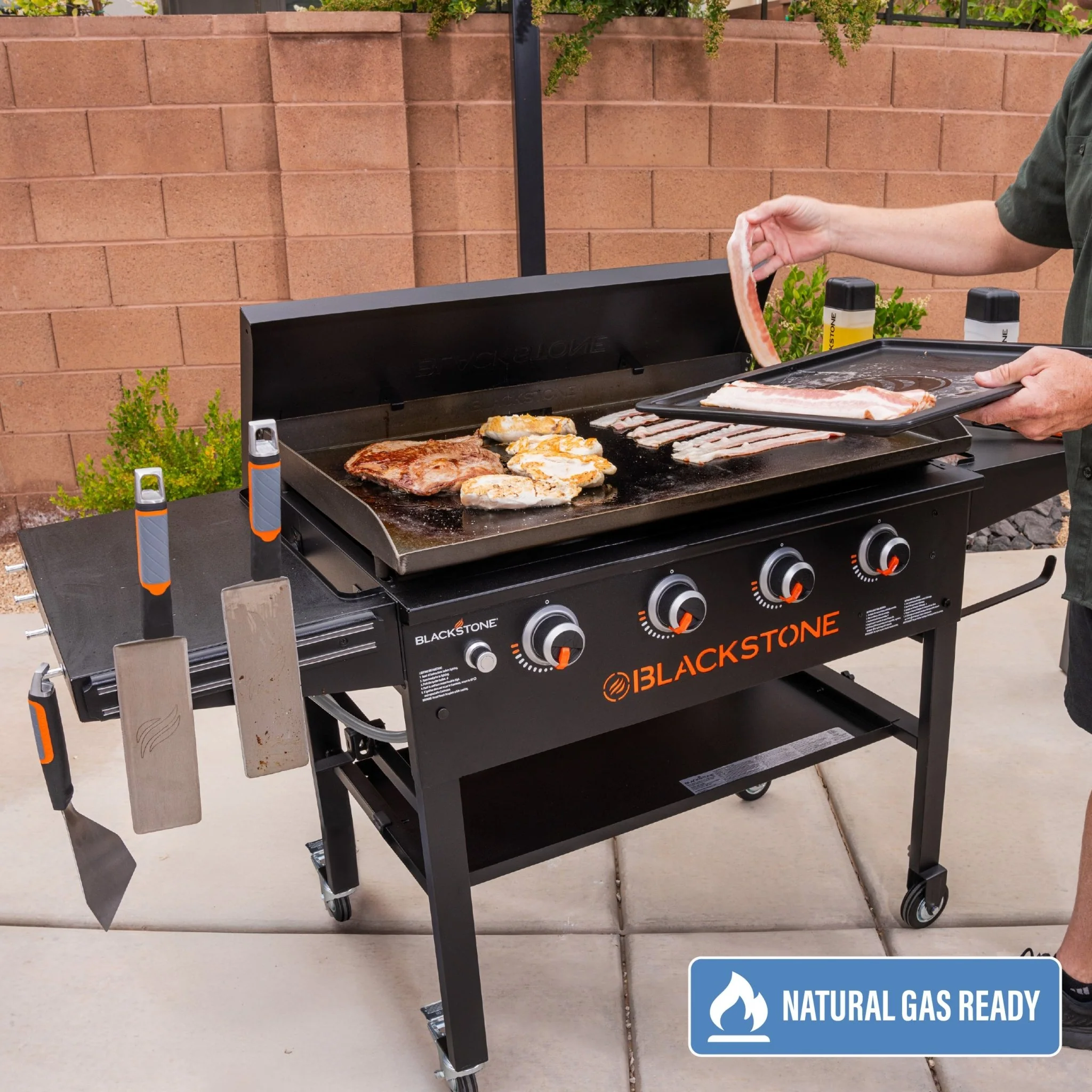 36” Griddle with Hard Cover (Natural Gas) 2 36” Griddle with Hard Cover (Natural Gas)
